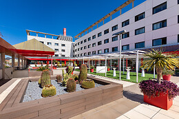 HOTEL FRONT AIR CONGRESS