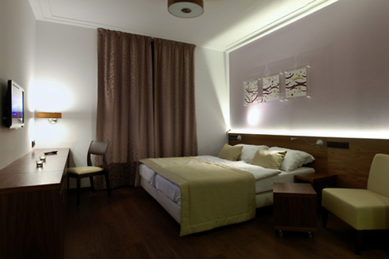 Hotel Carol - photo 1