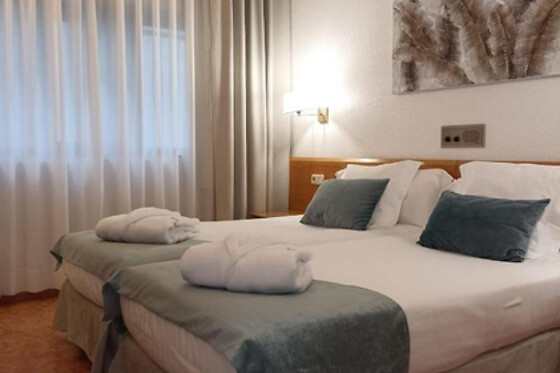 YOMO EUREKA HOTEL - photo 8